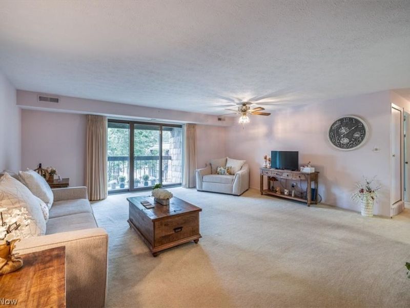 9801 Sunrise Boulevard, Unit O33, North Royalton, OH 44133 Photo 3