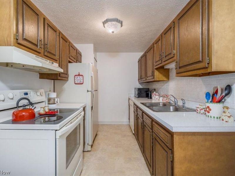 9801 Sunrise Boulevard, Unit O33, North Royalton, OH 44133 Photo 9