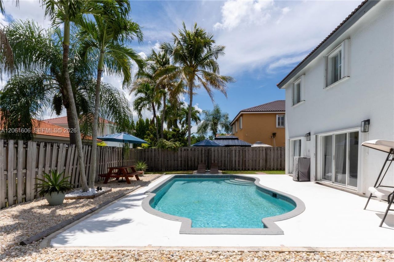 9002 SW 212th Ter , Cutler Bay, FL 33189 Photo