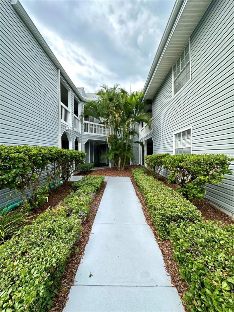 6825 Stones Throw Circle N, Unit 1107, Saint Petersburg, FL 33710 Photo