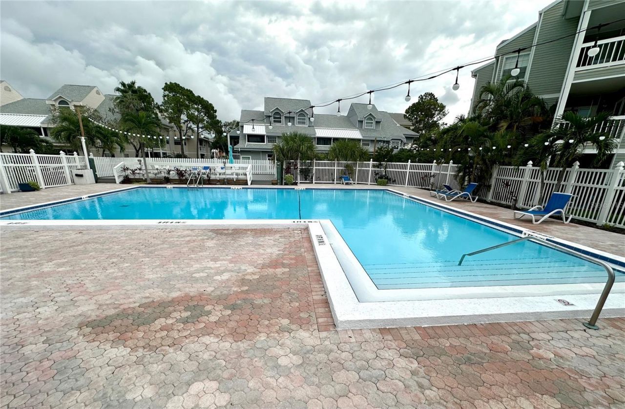 6825 Stones Throw Circle N, Unit 1107, Saint Petersburg, FL 33710 Photo