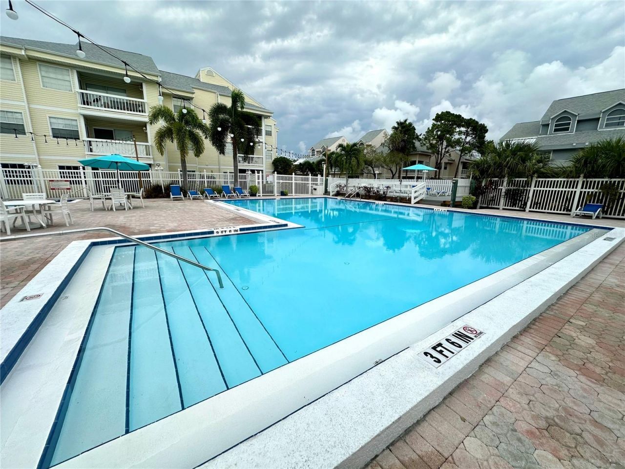 6825 Stones Throw Circle N, Unit 1107, Saint Petersburg, FL 33710 Photo