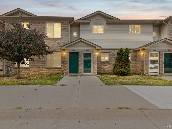 30184 Wedgewood Circle, Roseville, Mi 48066