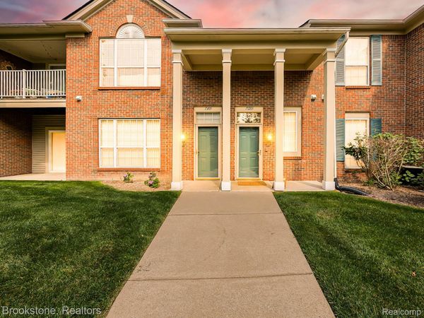 13203 Chesapeake Circle, Unit 146, Commerce Township, Mi 48390