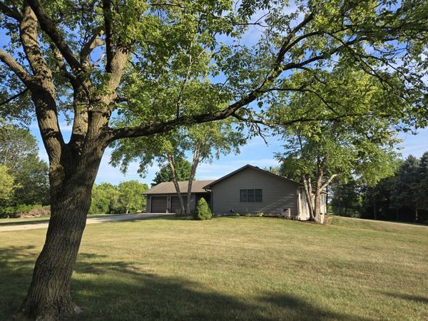 17019 Hebron Road , Harvard, IL 60033