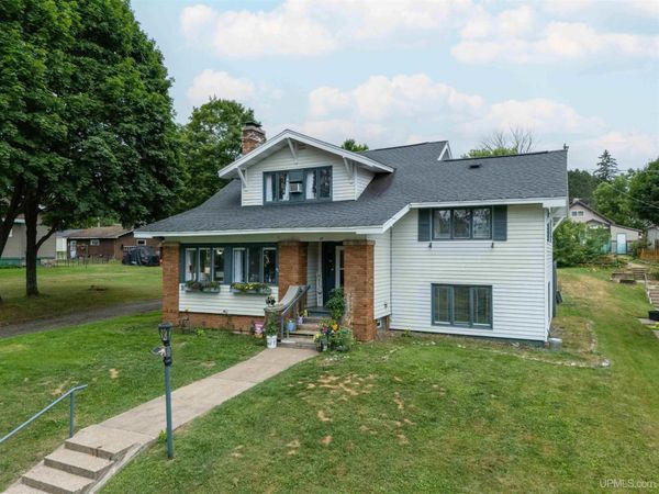 117 N 7th Avenue, Iron River, MI 49935