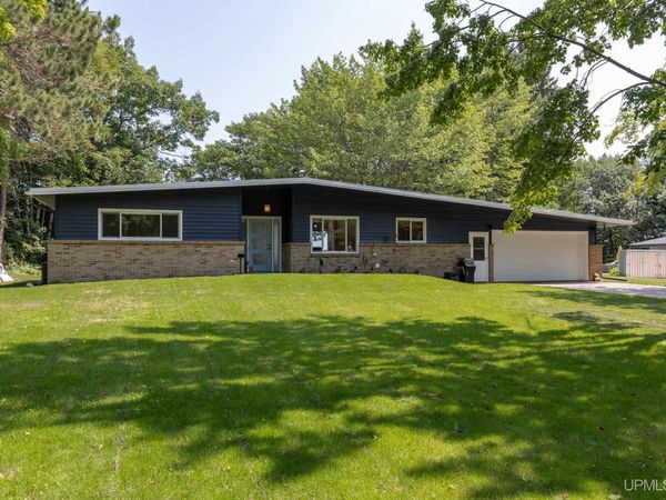 9 Marquette Drive, Marquette, MI 49855