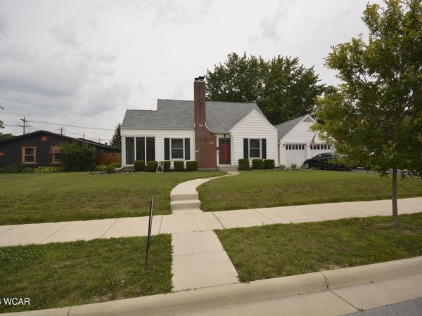 703 W Benton Street, Wapakoneta, OH 45895