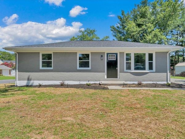 1006 Maywood DR , Vinton, VA 24179