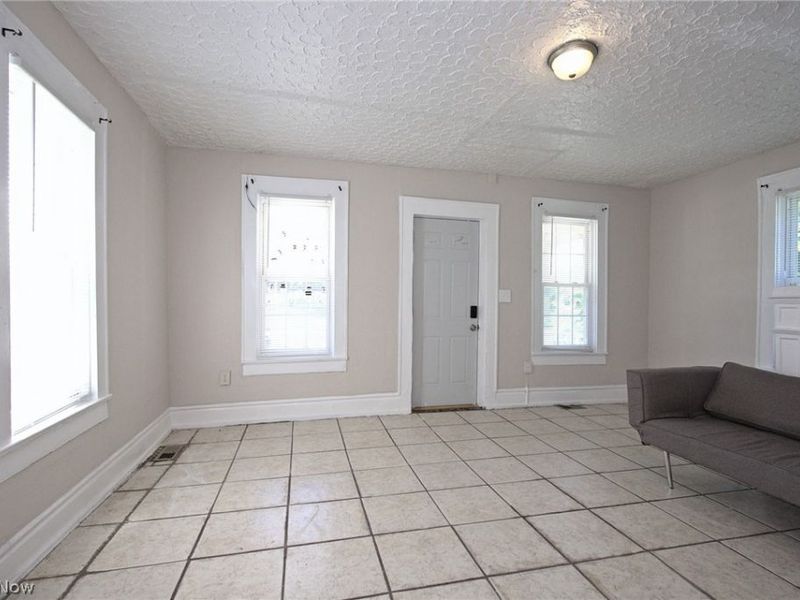 519 Wellington Avenue , Akron, OH 44305 Photo 2