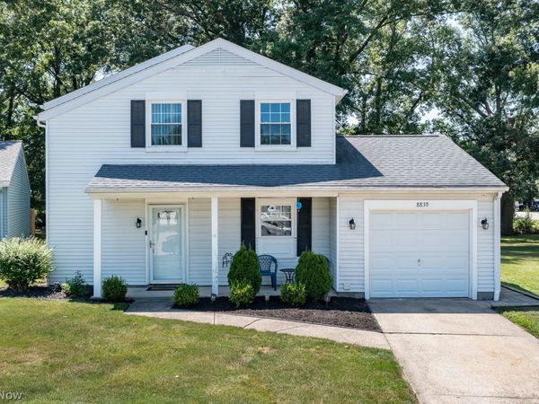 8830 Holly Lane, Unit 46, Olmsted Falls, OH 44138