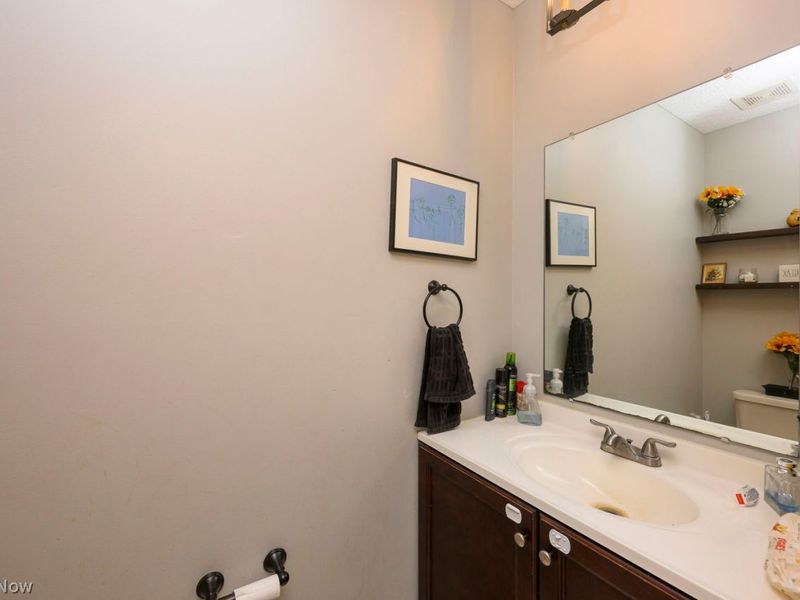 205 Shawnee Circle, Louisville, OH 44641 Photo 14