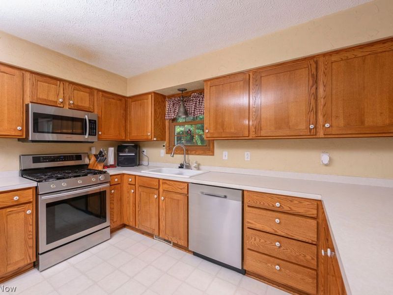 205 Shawnee Circle, Louisville, OH 44641 Photo 7