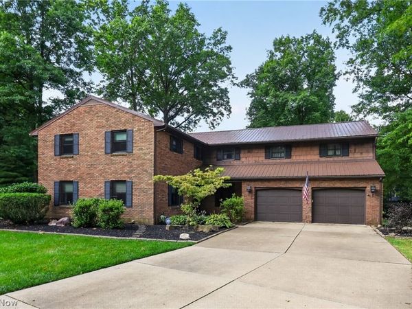 134 Quail Hollow Circle SE, Howland, OH 44484