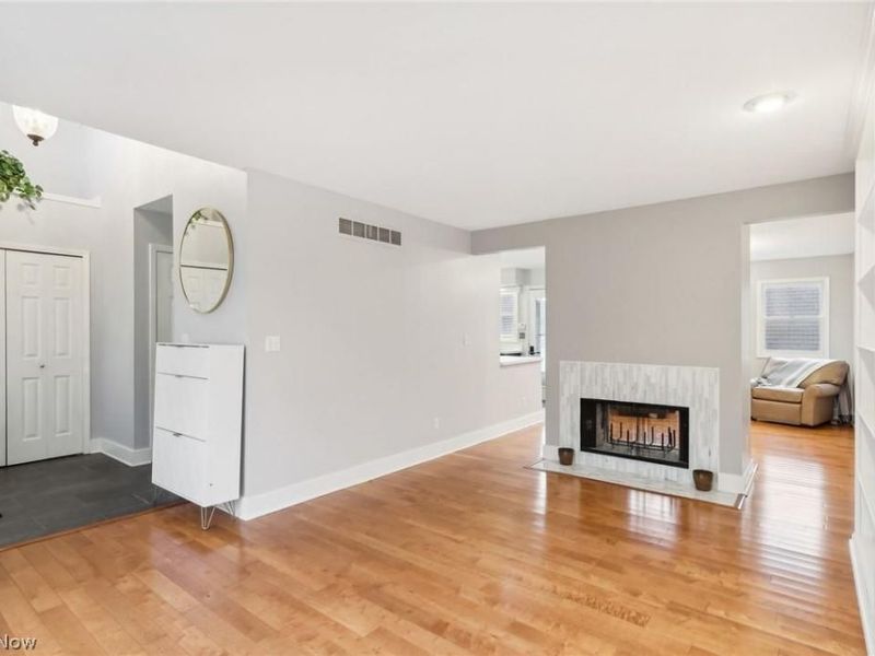 3027 Circle Court, Cleveland, OH 44113 Photo 4