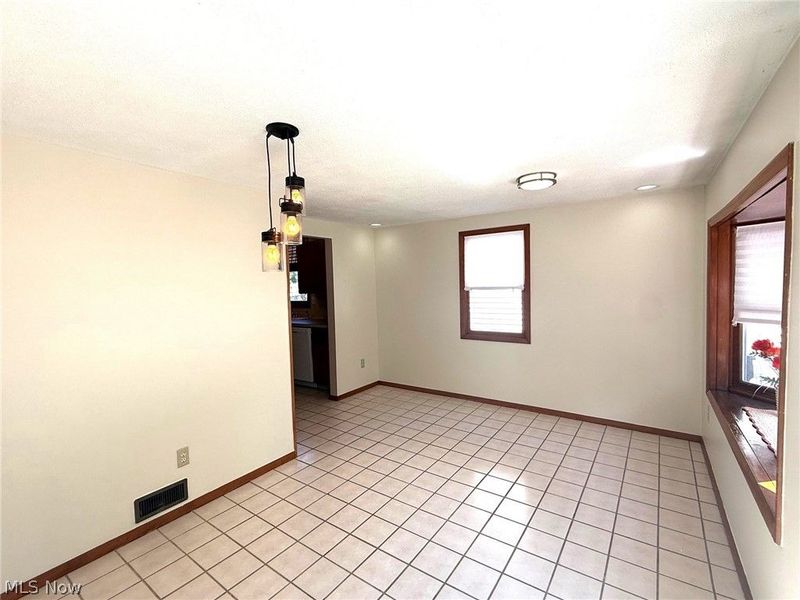24195 Maple Ridge Road, North Olmsted, OH 44070 Photo 12