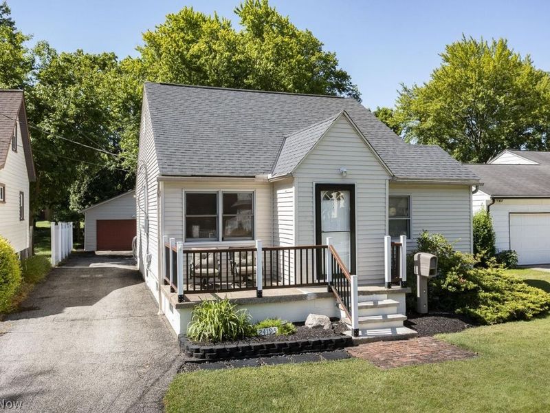 24195 Maple Ridge Road, North Olmsted, OH 44070 Photo 2
