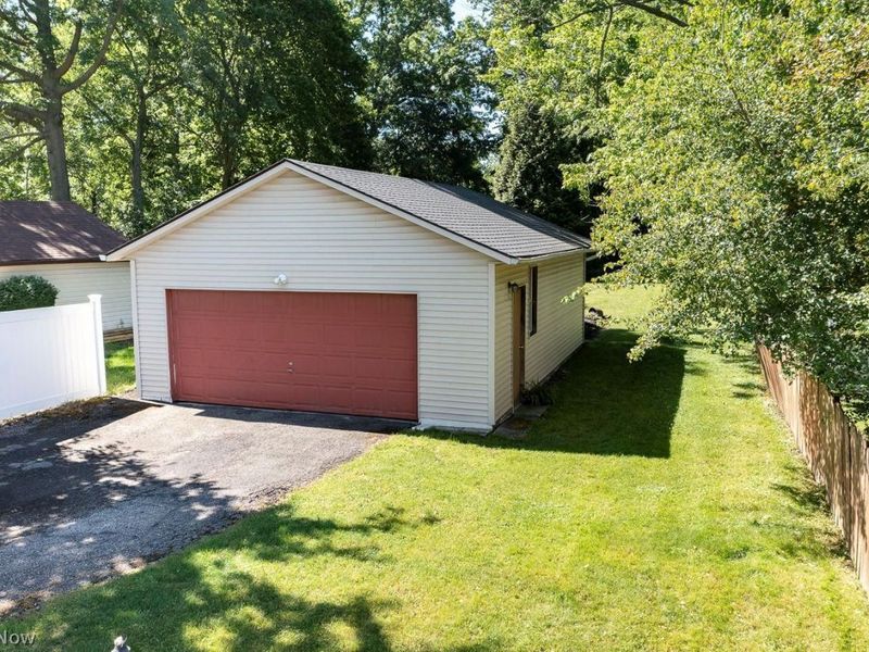 24195 Maple Ridge Road, North Olmsted, OH 44070 Photo 4