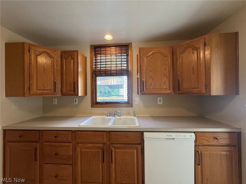 24195 Maple Ridge Road, North Olmsted, OH 44070 Photo 8