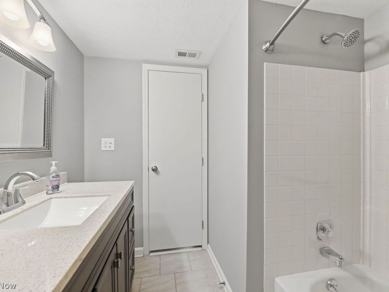 1931 King James Parkway, Unit 323, Westlake, OH 44145 Photo 13