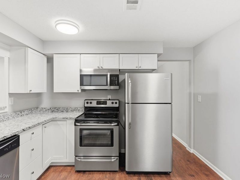 1931 King James Parkway, Unit 323, Westlake, OH 44145 Photo 9