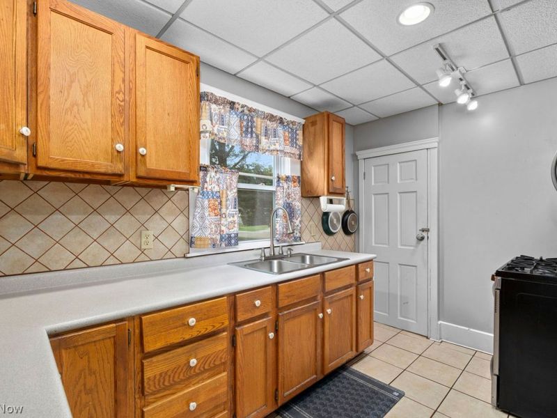148 Clinton Avenue, Elyria, OH 44035 Photo 6
