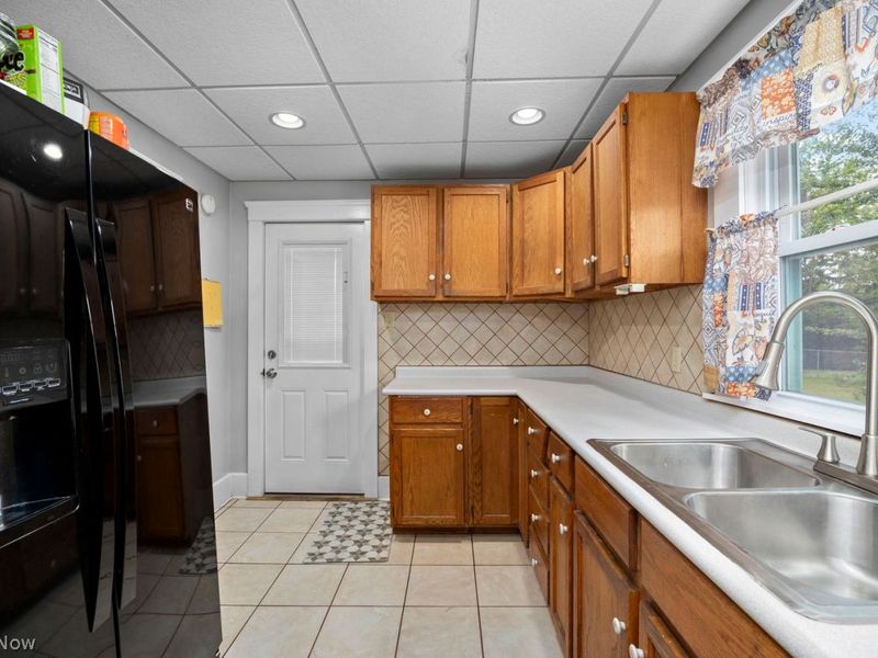 148 Clinton Avenue, Elyria, OH 44035 Photo 8