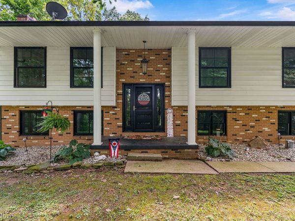 3090 Ashwood Drive SE, New Philadelphia, OH 44663