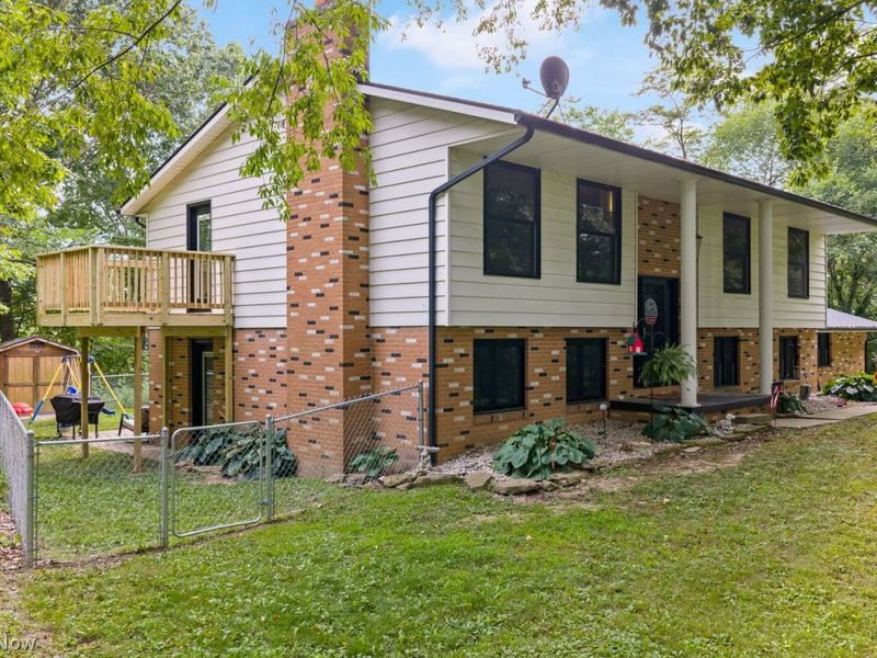 3090 Ashwood Drive SE, New Philadelphia, OH 44663 Photo 2