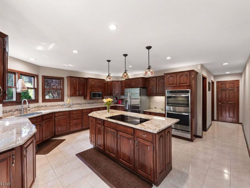 30939 Riviera Lane, Westlake, OH 44145 Photo 11