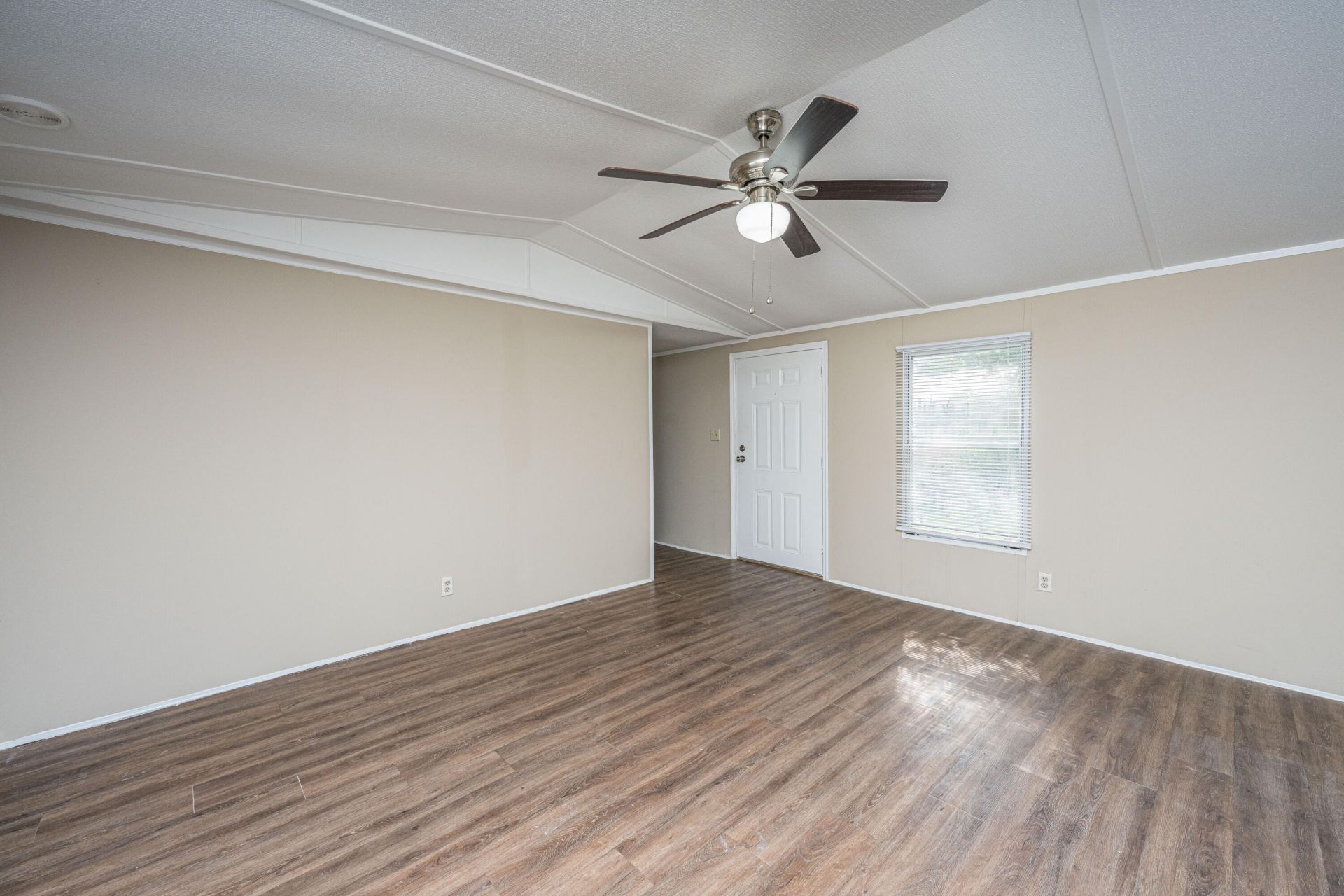 2155 Poinsettia Avenue Photo 11