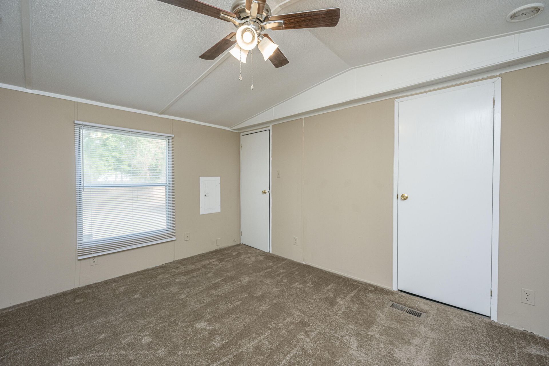 2155 Poinsettia Avenue Photo 14