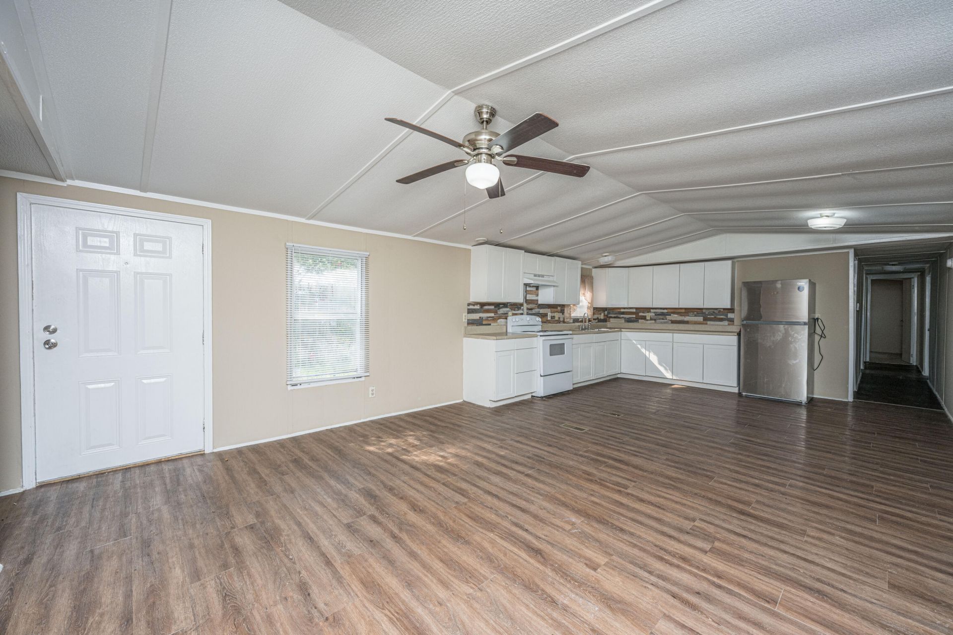 2155 Poinsettia Avenue Photo 4