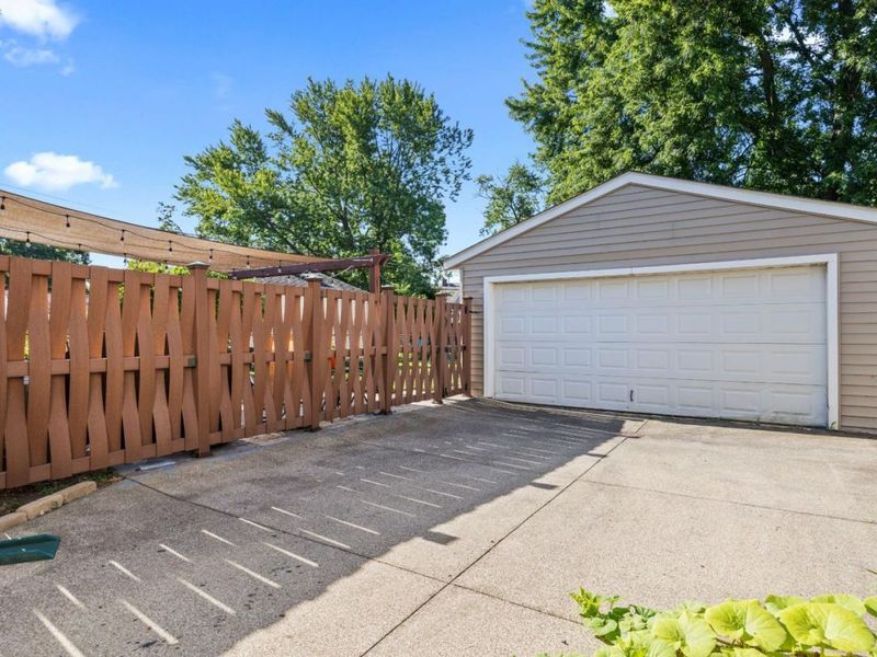 16903 Woodbury Avenue, Cleveland, OH 44135 Photo 21