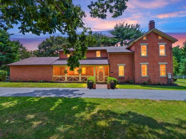 111 E Hocking Street , Canal Winchester, OH 43110