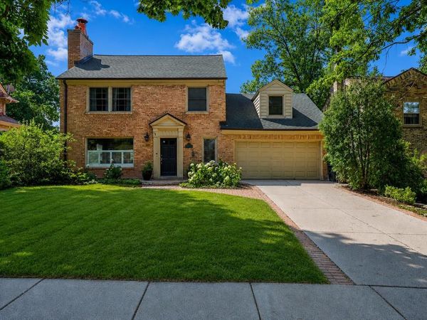 7515 Oakhill AVENUE, Wauwatosa, WI 53213