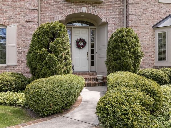 11404 N Justin DRIVE, Mequon, WI 53092