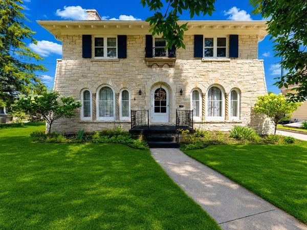 208 W Chestnut STREET, Port Washington, WI 53074