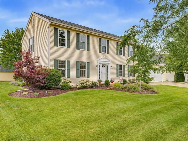 688 W Hickory LANE, Saukville, WI 53080