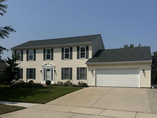 688 W Hickory LANE, Saukville, WI 53080