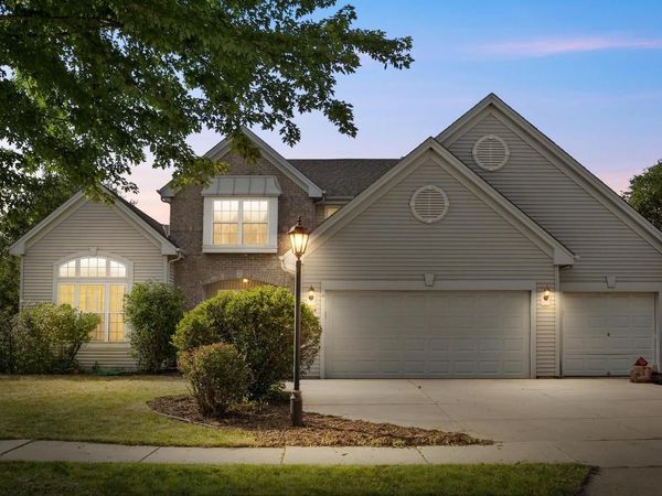 1614 Auburn COURT, Waukesha, WI 53189