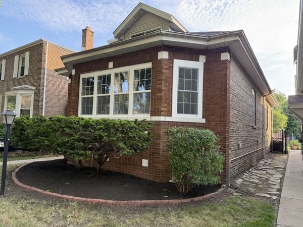 8232 S Calumet Avenue , Chicago, IL 60619