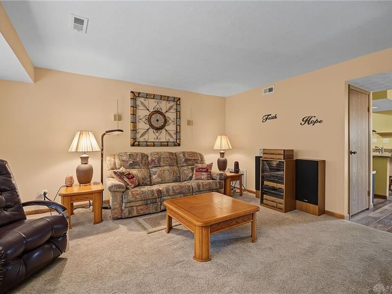 6109 Leyden Lane, Huber Heights, OH 45424 Photo 5