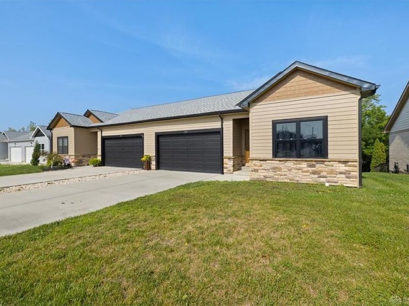 693 Waldsmith Way, Vandalia, OH 45377 Photo 2