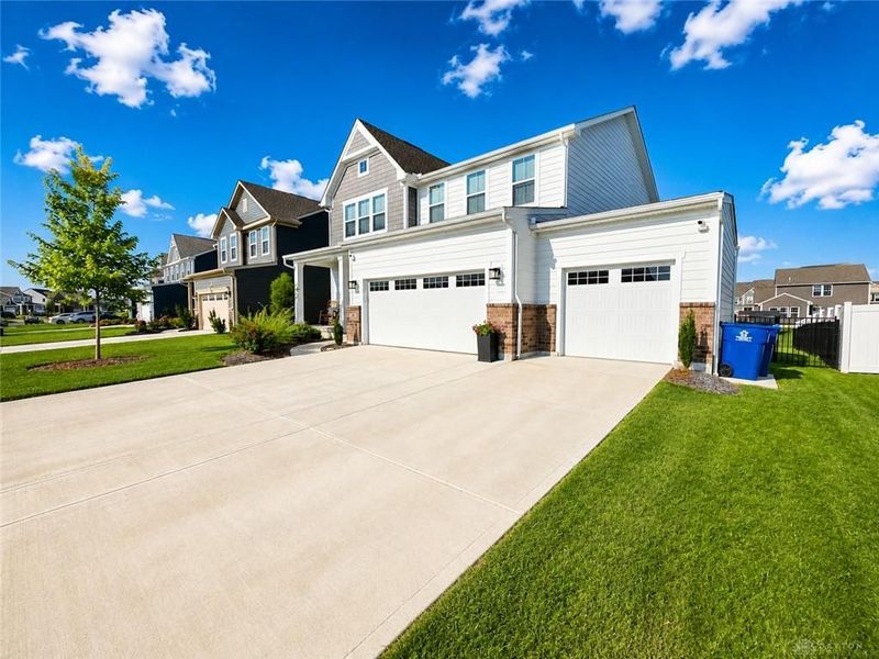 433 Sydney Drive, Tipp City, OH 45371 Photo 2