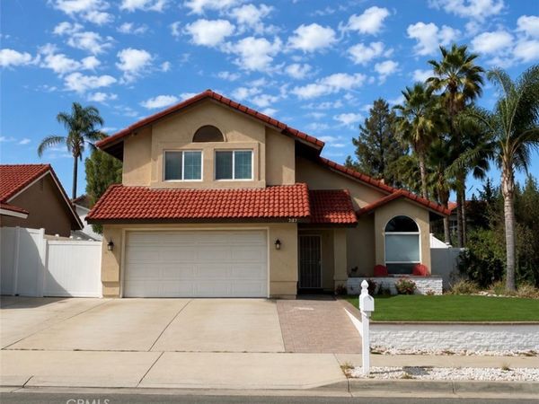 1503 Cresta, Corona, CA 92879