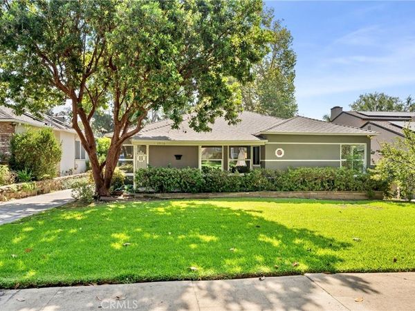 1956 N Roosevelt , Altadena, CA 91001