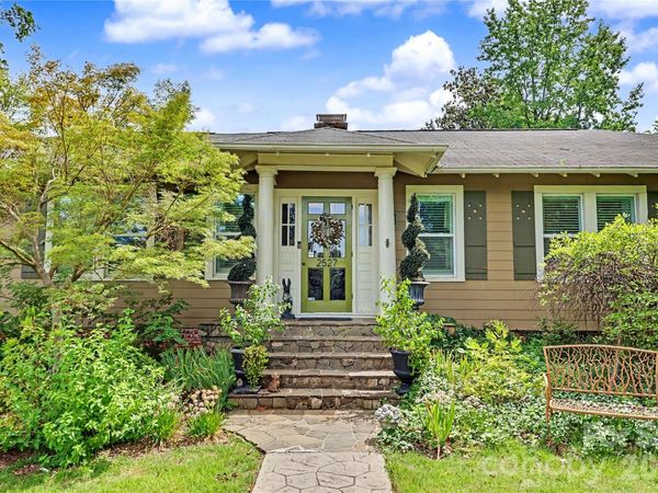 2527 Sharon Road , Charlotte, NC 28211