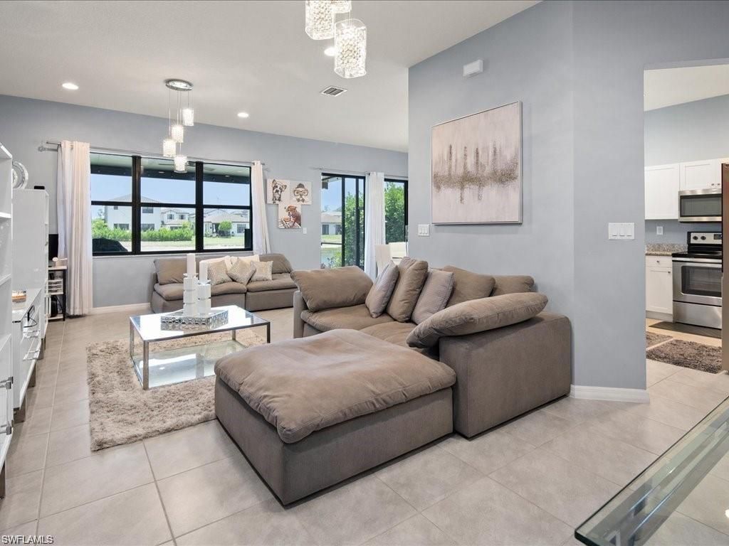 8812 Madrid Cir , Naples, FL 34104 Photo