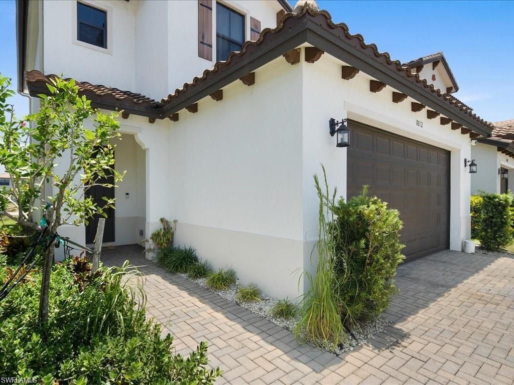 8812 Madrid Cir , Naples, FL 34104 Photo